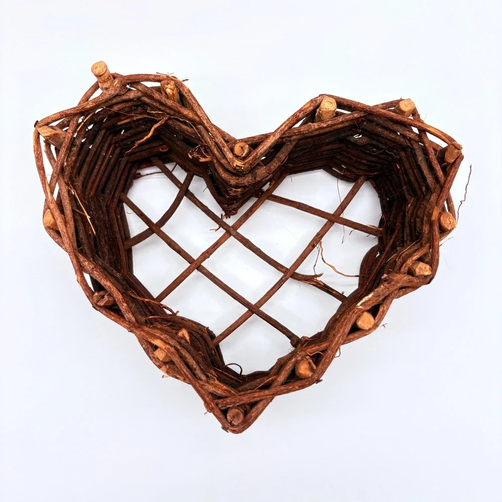 Set of 2 90s Heart Shaped Woven Nesting Baskets Farmhouse Wood Rustic Decor